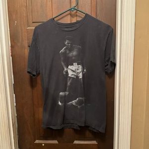 Men’s Size Medium Muhammad Ali Short Sleeve Shirt